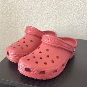 CROCS Red Sandals with Heel Strap and Textured Sole